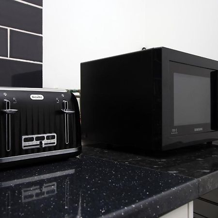 Executive Style 2 Bed Flat In Bridgend F2 Apartment Bagian luar foto