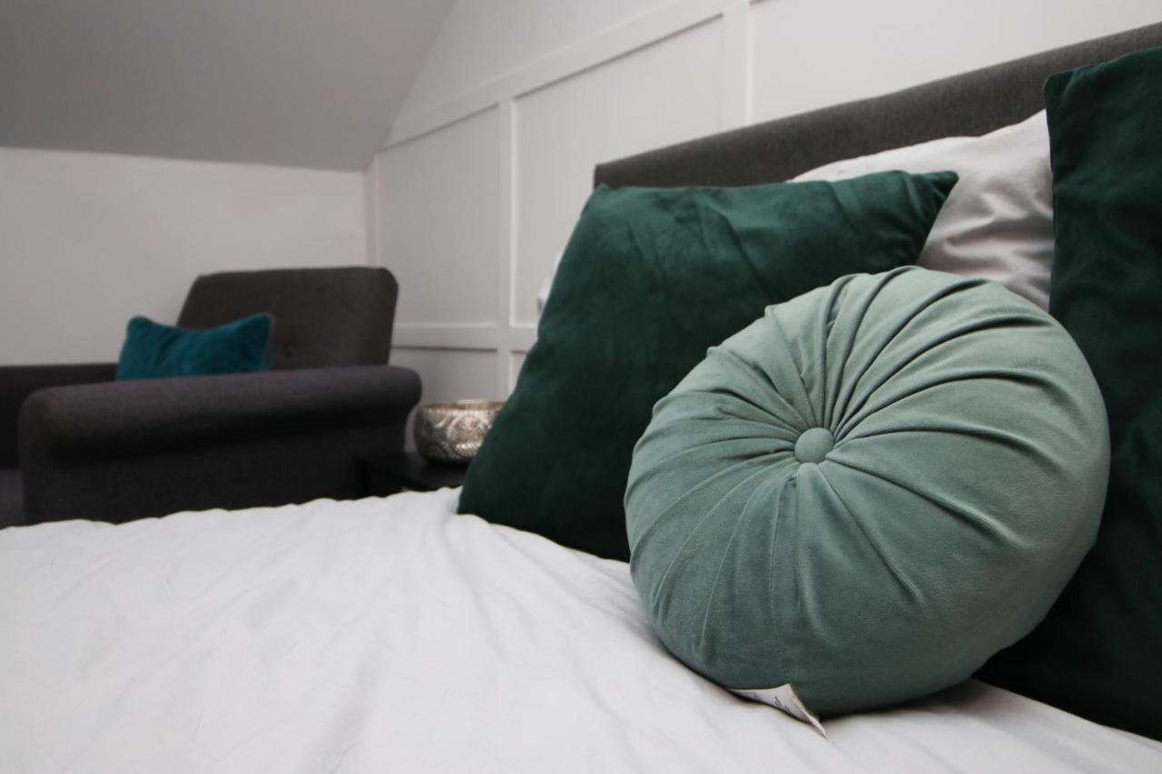 Executive Style 2 Bed Flat In Bridgend F2 Apartment Bagian luar foto