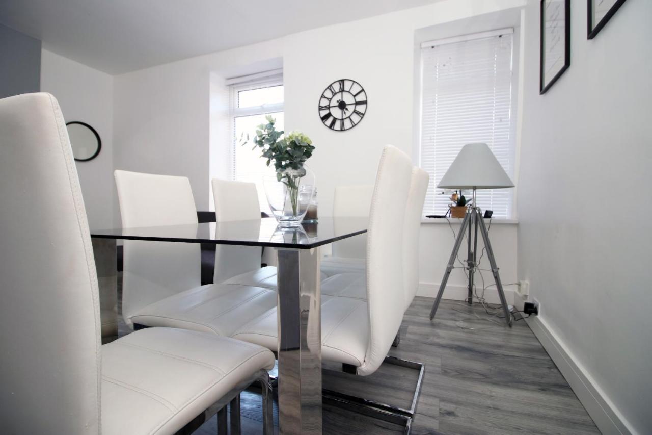 Executive Style 2 Bed Flat In Bridgend F2 Apartment Bagian luar foto