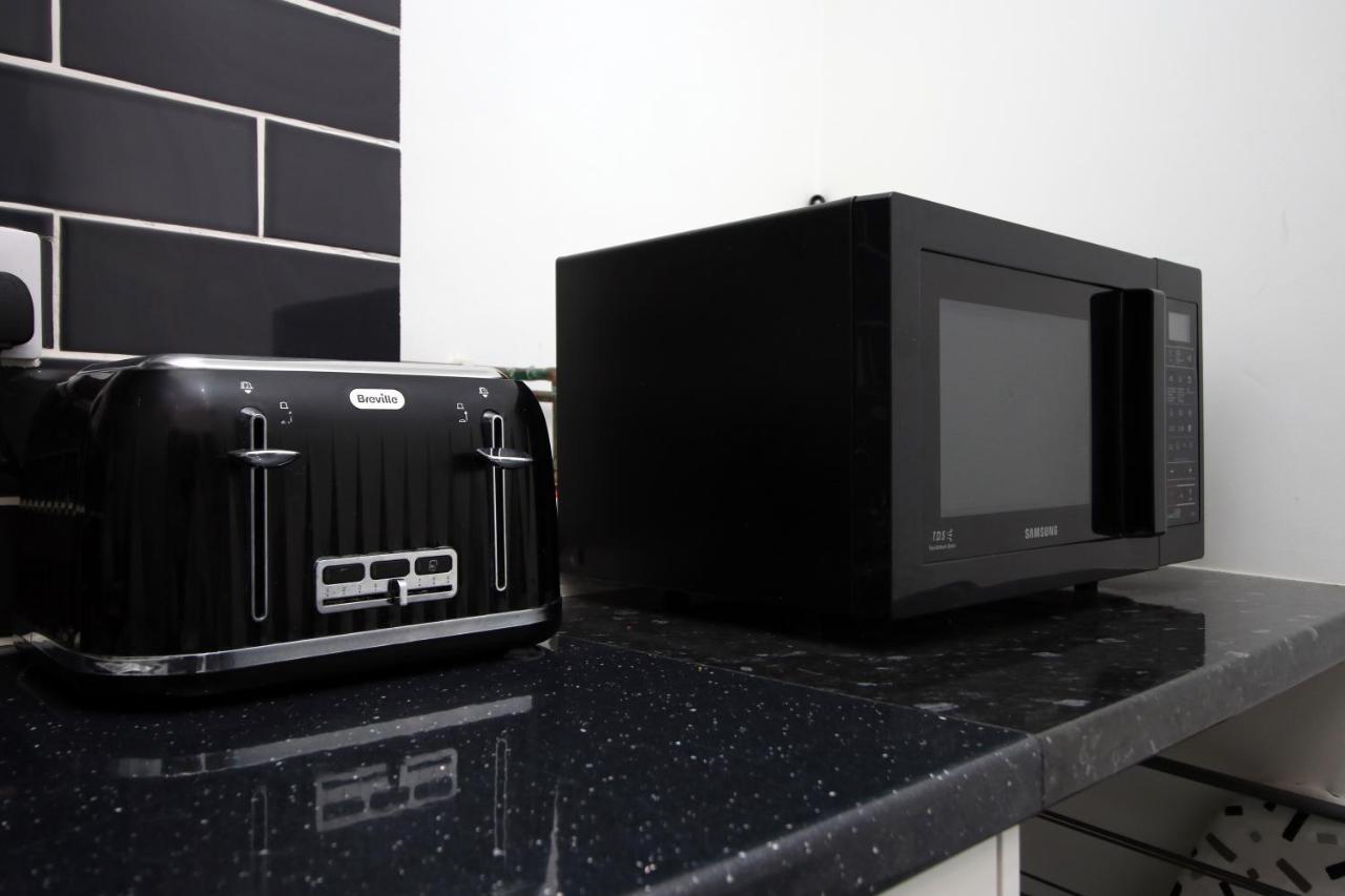 Executive Style 2 Bed Flat In Bridgend F2 Apartment Bagian luar foto