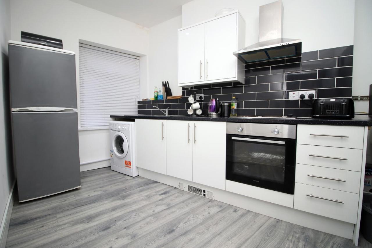 Executive Style 2 Bed Flat In Bridgend F2 Apartment Bagian luar foto