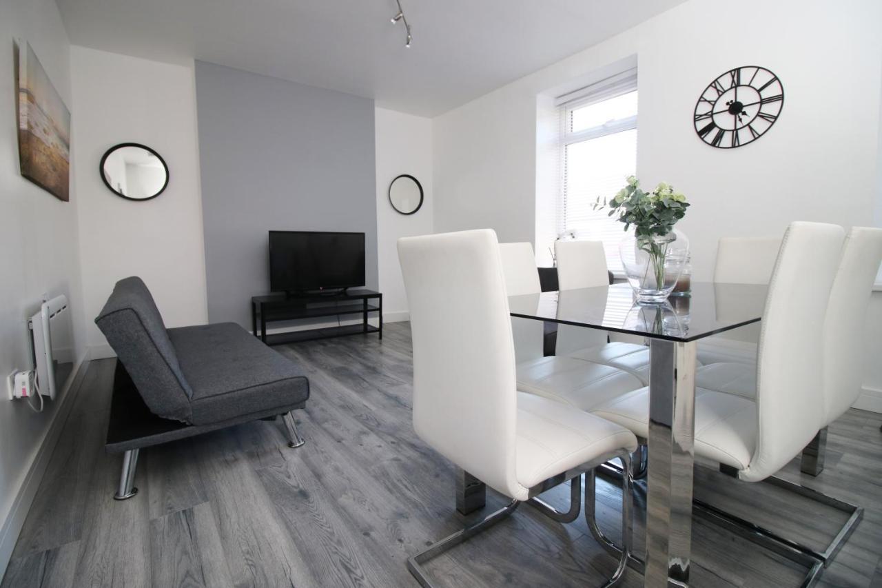Executive Style 2 Bed Flat In Bridgend F2 Apartment Bagian luar foto