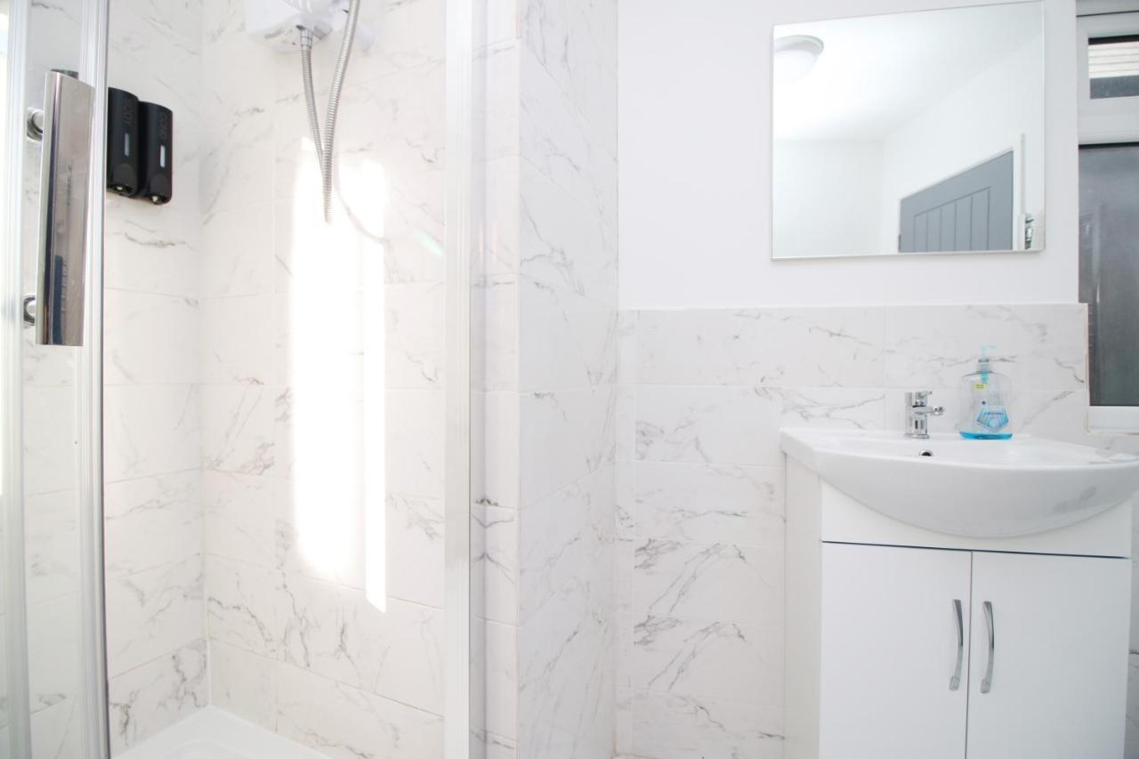 Executive Style 2 Bed Flat In Bridgend F2 Apartment Bagian luar foto
