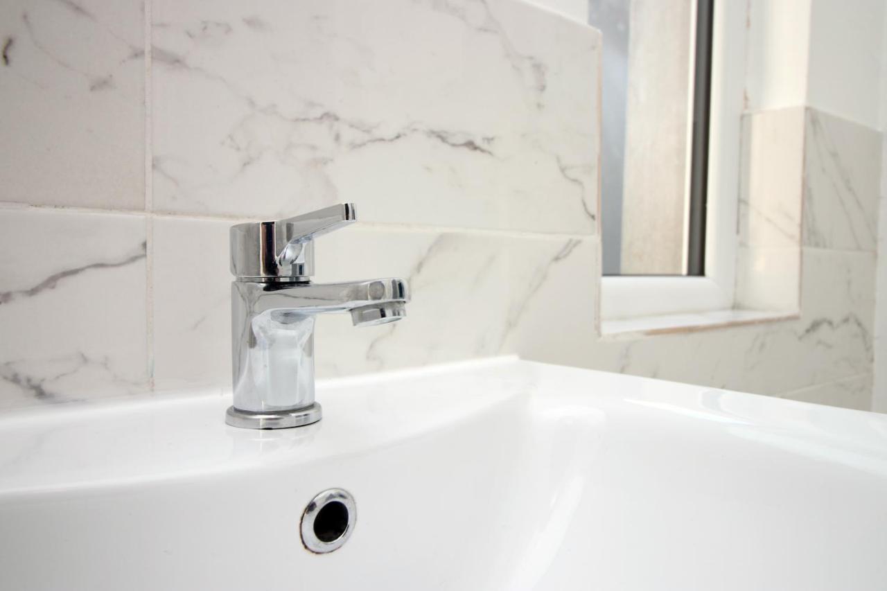 Executive Style 2 Bed Flat In Bridgend F2 Apartment Bagian luar foto