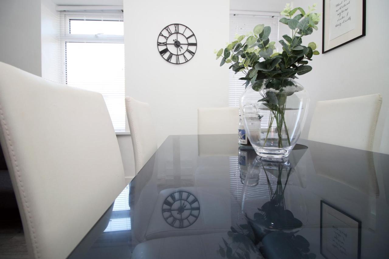 Executive Style 2 Bed Flat In Bridgend F2 Apartment Bagian luar foto