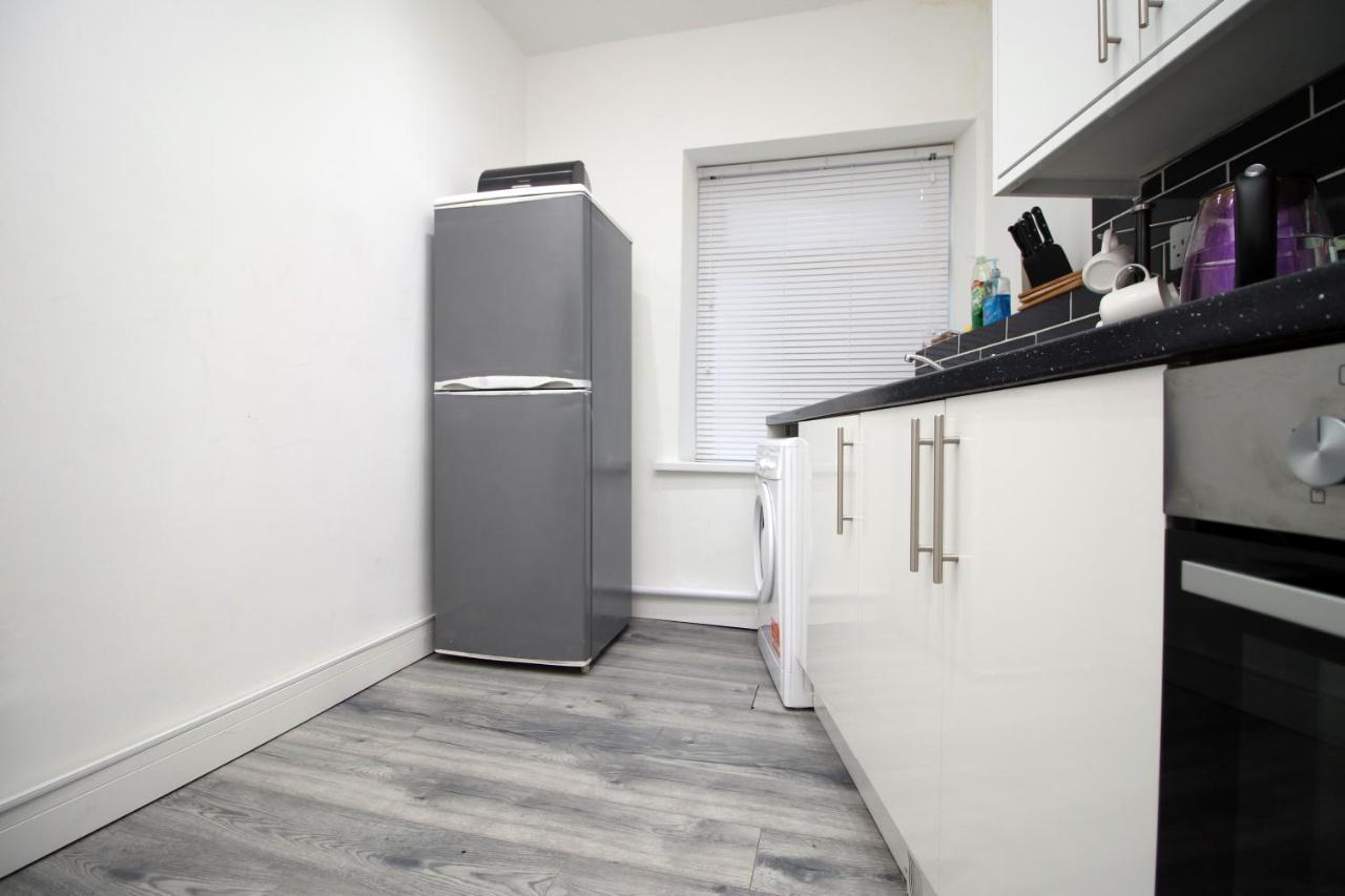 Executive Style 2 Bed Flat In Bridgend F2 Apartment Bagian luar foto